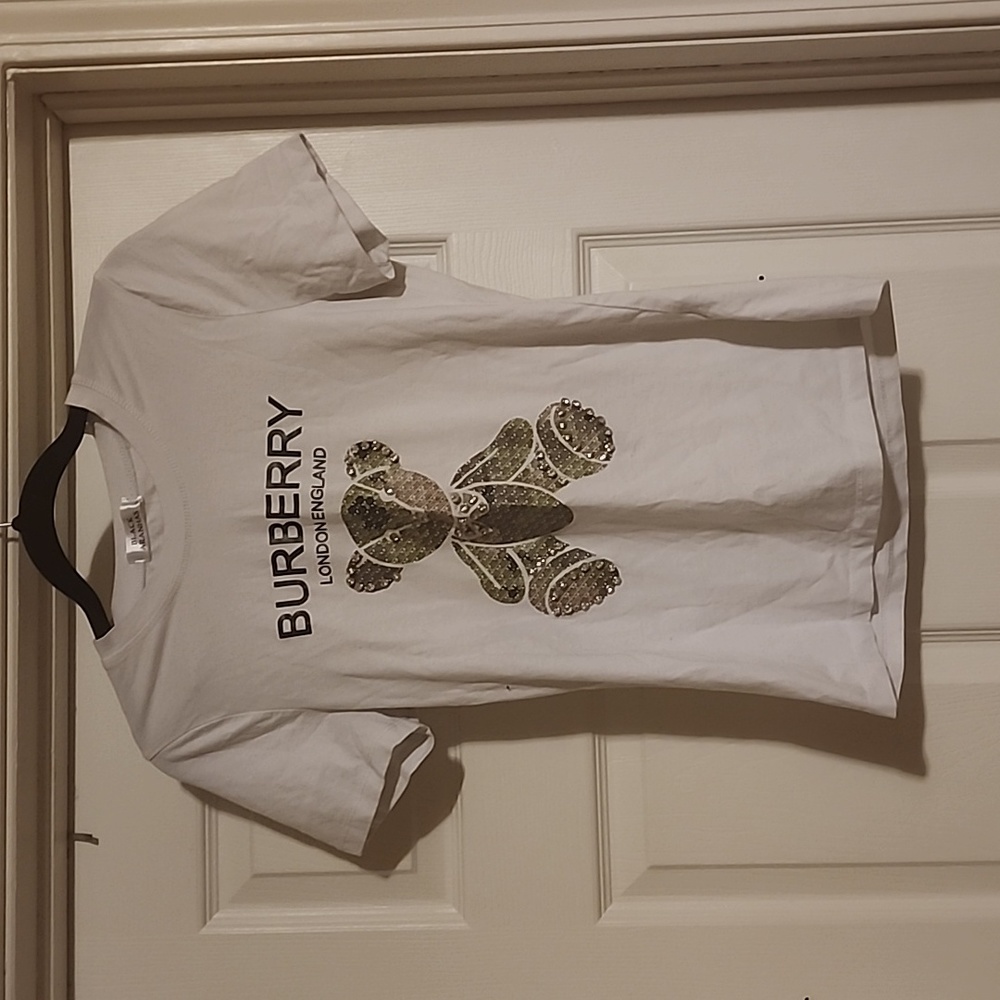 White burberry tshirt